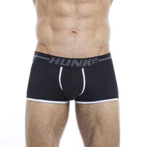 HUNK2
BLACK ALPHAE SCHATTEN TRUNK